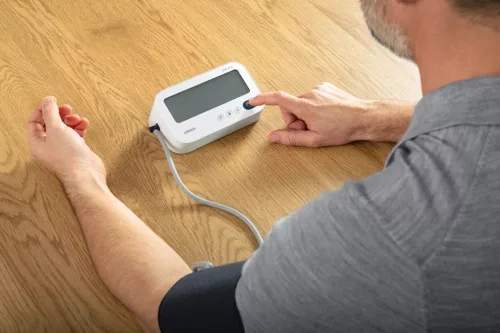 OMRON M3 Comfort AFib felkaros vérnyomásmérő adapterrel