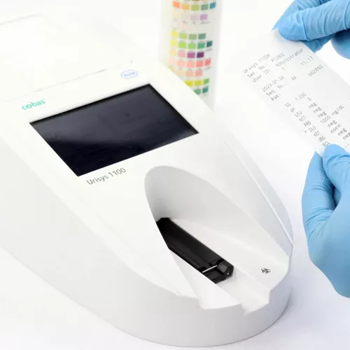 ROCHE Urisys 1100 vizeletvizsgáló készülék - Termék 50db Control M teszt