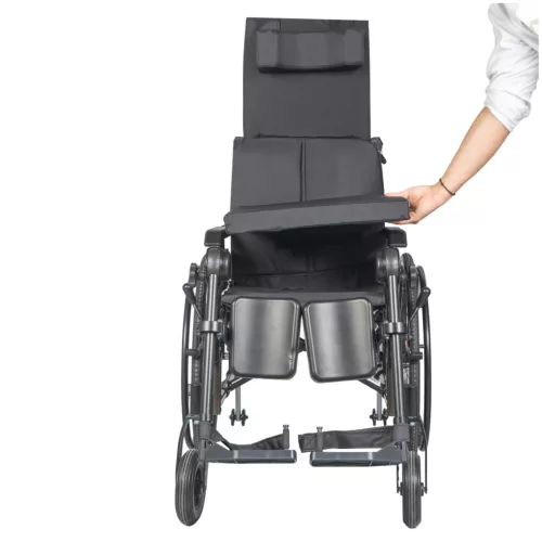 HECTOR kerekesszék dönthető háttámlával és lábtarróval 125kgig