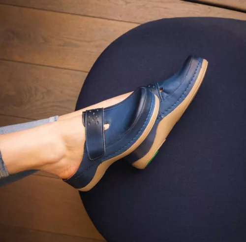 LEON Comfort női bőr klumpa 902
