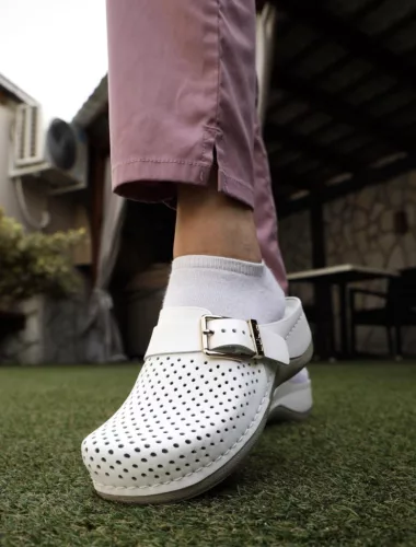 LEON Comfort női bőr klumpa 940