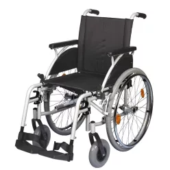   B-4200/M önhajtós mechanikus, összecsukható kerekesszék, 41 cm ülésszélesség