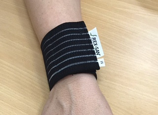 Gumis csuklószorító